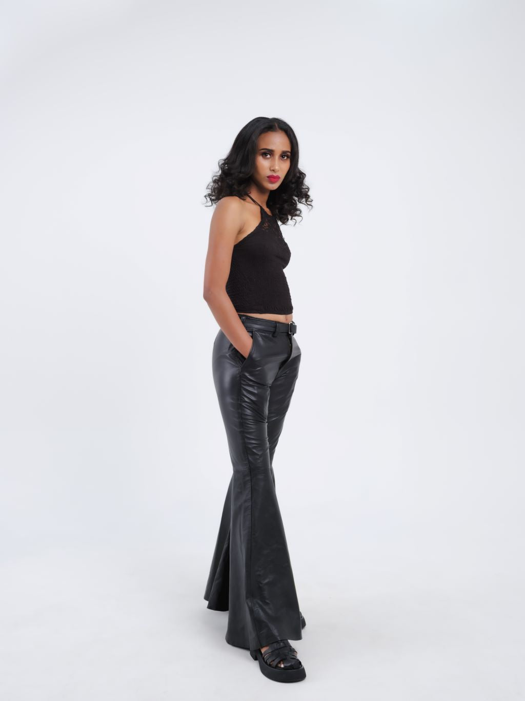 MOJO - Pantalon à jambes évasées en cuir noir femme