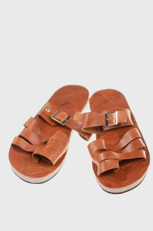 Sandales en cuir avec semelle de pneu recyclé