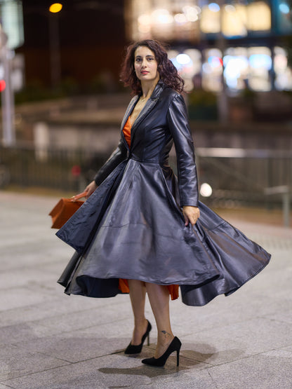 Manteau en cuir noir évasé femme